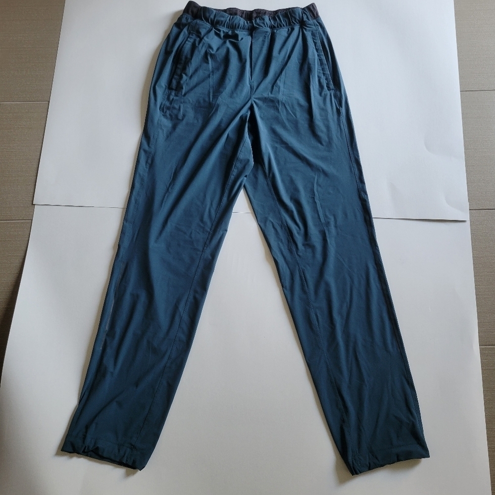 Lululemon men's Core joggers.